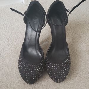 Black rhinestone pump heel